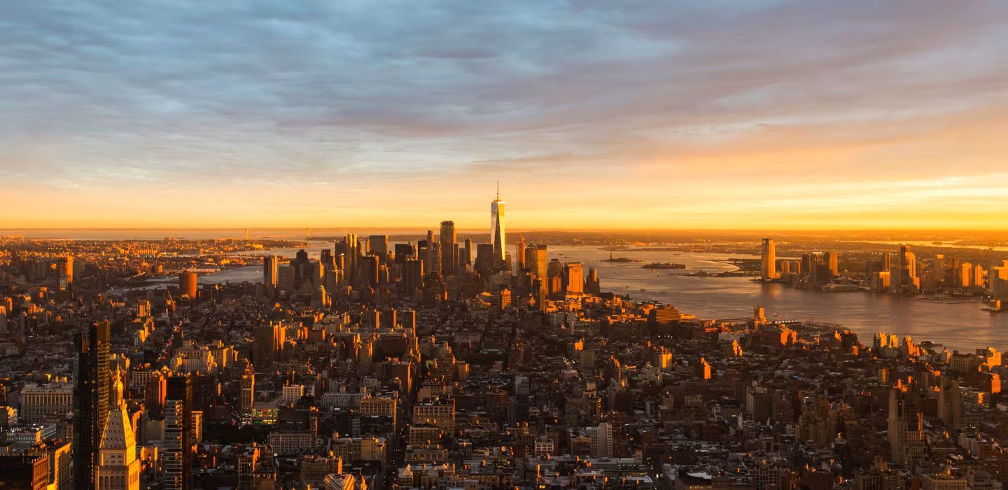 Oversikt over New York på kveldstid