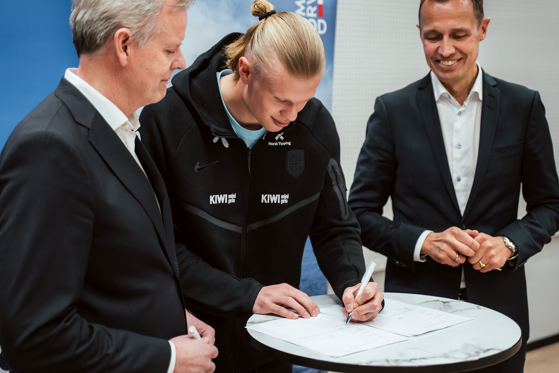 qyoo0kzm97zw8l937x28m5_mainimage