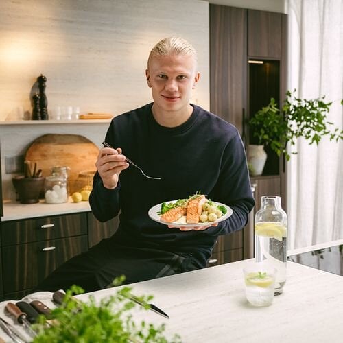 New campaigns from the Norwegian seafood council features Erling Haaland and his commitment to a healthy seafood diet.