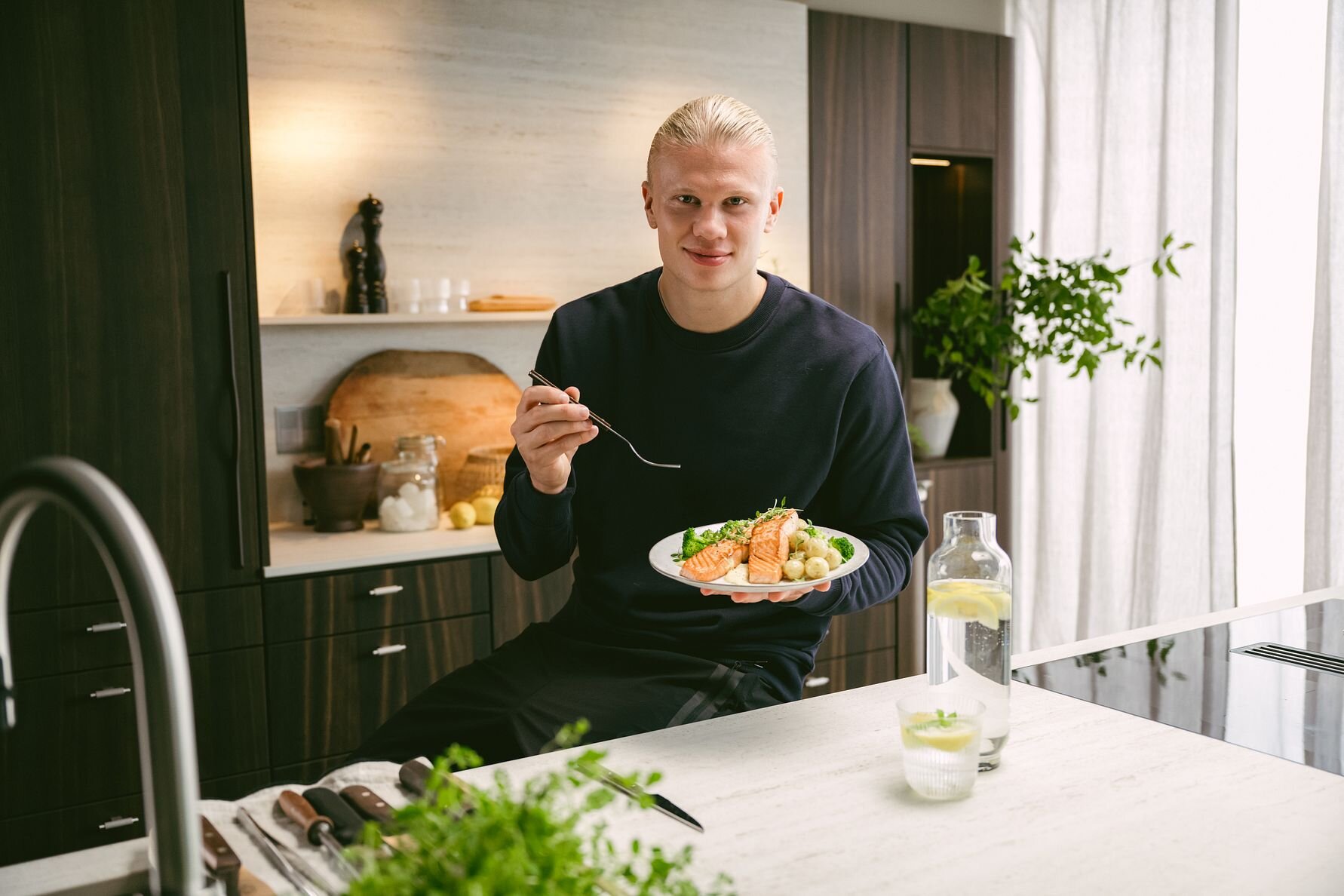 New campaigns from the Norwegian seafood council features Erling Haaland and his commitment to a healthy seafood diet.