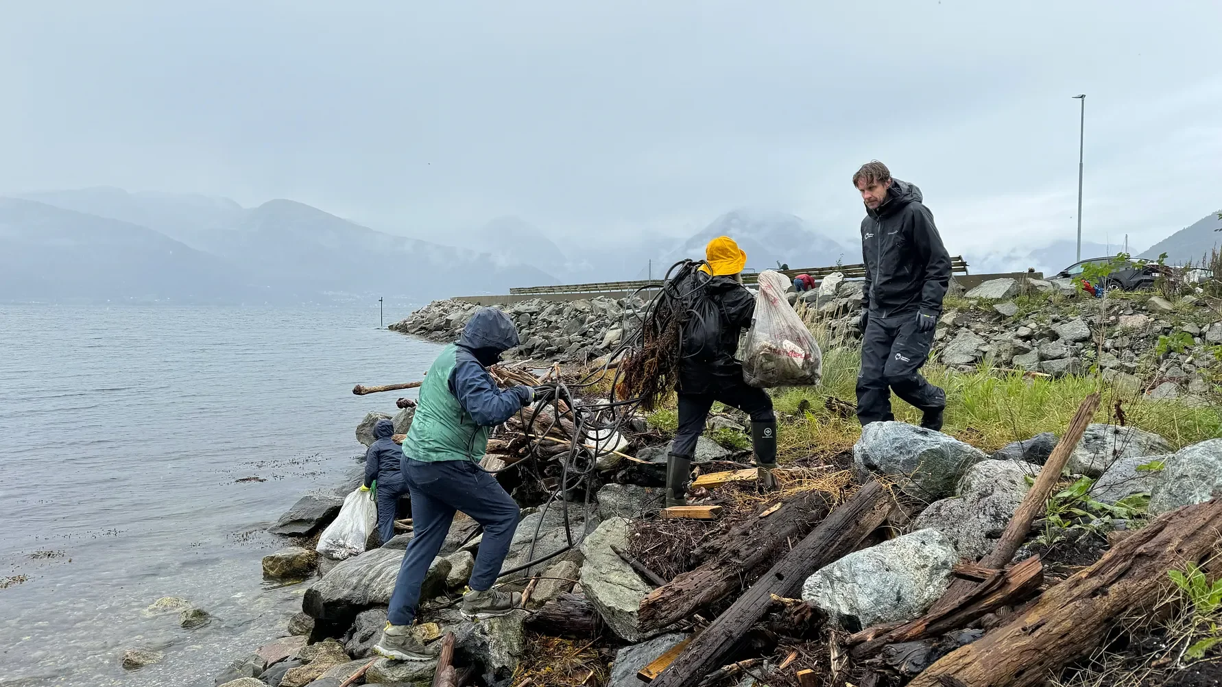 Together with businesses, schools, and public sector and voluntary organisations, The Norwegian seafood industry is participating in a bid to tackle plastic pollution in marine waters, here seen from the clean-up in 2024.