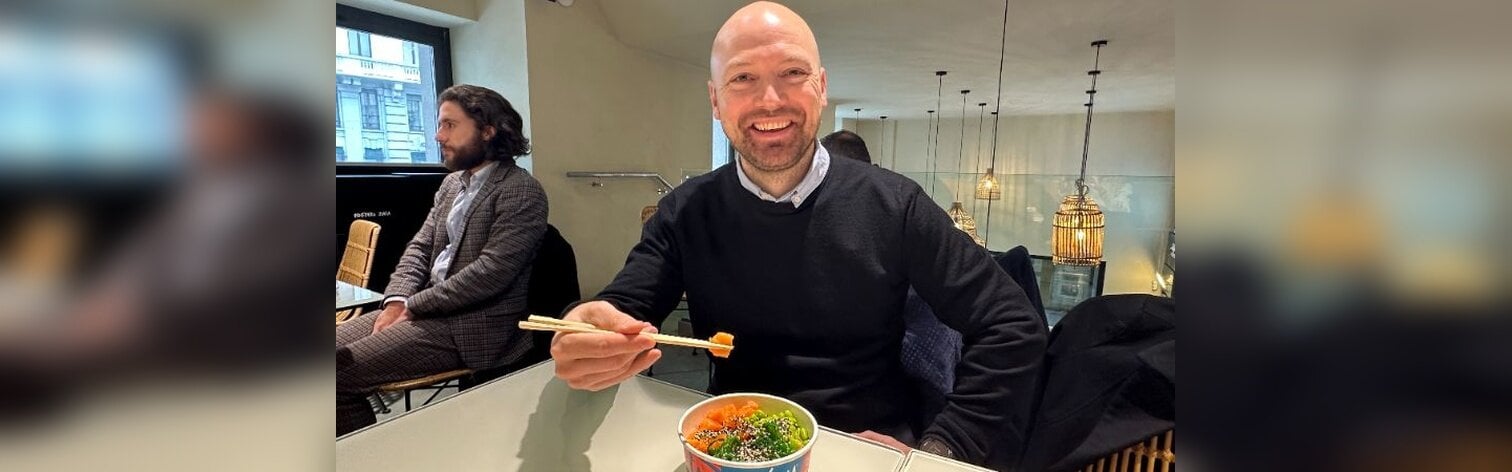 Tom-Jørgen Gangsø eating poke with salmon.