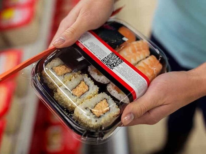 Sushi pack with QR-code