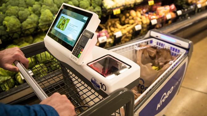 Shopping cart with smart screen